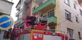 Son dakika haber! Balkonda mahsur kalan kediyi itfaiye ekipleri kurtardı
