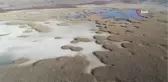 Yüzmeye korktukları barajın üzerinde yürüyorlar