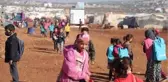 Okulsuz kalan İdlibli çocuklar, barındıkları çadırları sınıfa çeviriyor