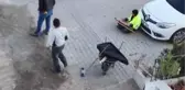 Yol onarım çalışması yapan belediye işçisinin kanun dinletisi sosyal medyada ilgi gördü