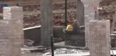 Karacaoğlan'a saz şeklinde anıt mezar
