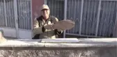 Emekli öğretmen atık malzemeleri sanat eserine dönüştürüyor