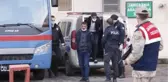 Kız çocuğunu küpeleri için kaçırmaya çalışan 2 şüpheli, linç edilmekten zor kurtarıldı