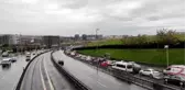 E-5 Karayolu'nda bariyere çarpan tır devrildi