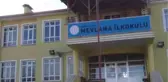 Öğretmenler ve personel omuz omuza verip okul boyadı