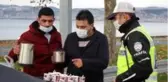 Özel Halk Otobüsü şoföründen polislere çay ve kek ikramı