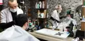 Bu berberde bütün engelliler ücretsiz tıraş oluyor