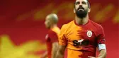 Galatasaray'ın kaptanı Arda Turan taraftarın 