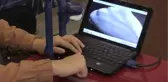 Üniversiteli Elif babasının rahatsızlığından etkilenerek tasarladığı damar görüntüleme cihazını geliştirmek istiyor