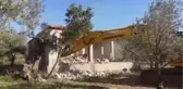 İmara aykırı binaların yıkımı sürüyor