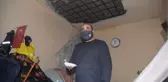 Yaşadığı barakanın tavanı üzerine düştü, dışarda kalmaya başladı