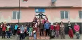 Çocuklara kırtasiye, giysi ve forma hediye ettiler