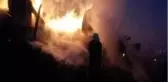 Kastamonu'da çıkan yangında iki katlı ev kullanılamaz hale geldi