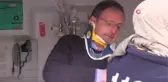 Otomobil aydınlatma direğine çarparak durabildi: 2 yaralı