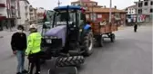 Traktör ile otomobil çarpıştı: 4 yaralı