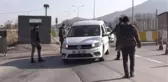 Yol kontrolü yapan polisler, AA'nın 