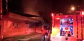 Çıkan yangında müstakil ev kullanılmaz hale geldi
