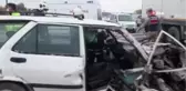 İki otomobil kafa kafaya çarpıştı: 1 ölü, 2 yaralı