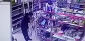 Son dakika haber | AFYONKARAHİSAR - Marketin kilitli dolabından 2 cep telefonun çalınması güvenlik kamerasına yansıdı