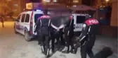 Aranan iki kişi, kısıtlamayı ihlal edince yakalandı