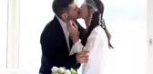 Hepsi grubunun solisti Cemre Kemer evlendi