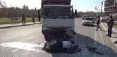 Çarpışmanın şiddetiyle kaskı parçalanan sürücü ağır yaralandı