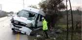 Servis minibüsü kayganlaşan yolda devrildi: 1 yaralı