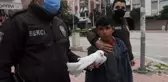 Sokağa çıkma kısıtlamasında güvercinle yakalandı