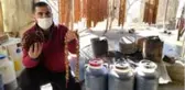 Yaz kış demeden cevizli sucuk yaparak geçimlerini sağlıyorlar
