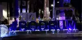 Yılbaşı süslemeleri turistlerden ilgi görüyor