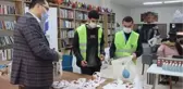 Yeni yıla ailelerinden uzakta girecek yabancı öğrencilere hediye dağıtıldı