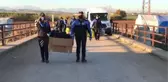 Polisten tarım işçisi ailelerin çocuklarına kışlık giysi yardımı