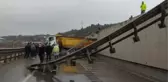 Son Dakika | Devrilen kamyonun sürücüsü yaralandı