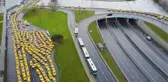 Taksimetrelerini güncellemek isteyen taksiciler Yenikapı'da uzun kuyruklar oluşturdu