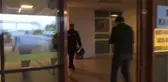 Kamerun uyruklu kişi, kendisini sakinleştirmeye çalışan polisin elini ısırdı