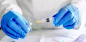 6 gün önce BioNTech'in geliştirdiği koronavirüs aşısını olan doktorun testi pozitif çıktı