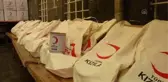 DİYARBAKIR - Polis ekipleri Kızılay gönüllüleriyle yardım dağıttı