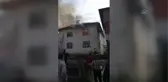 2 katlı evde çıkan yangında dumandan etkilenen yaşlı kadın hastaneye kaldırıldı