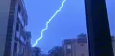 İzmir'de şimşekler geceyi aydınlattı! Sağanak yağış su baskınlarına neden oldu