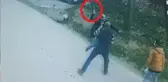 Kendisine doğru döner bıçağıyla koşan dayısını sokak ortasında bıçakladı! O anlar kamerada
