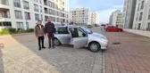 Benzin istasyonundaki pompacı fark etti! Satın aldığı aracın önü 2012 arkası 2010 model çıktı
