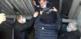 Kumar oynayanlara baskın! Polisi görenler binanın çatısına kaçtı