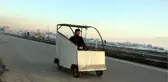 Hurda malzemelerden saatte 30 kilometre hızla giden elektrikli araç yaptı