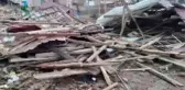 Şiddetli fırtına evlerin çatısını uçurdu