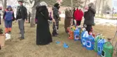 Sokak hayvanları soğuk havalarda minik yüreklerin damacanadan yaptığı yuvalarla ısınacak