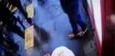 Çorap hırsızlığı güvenlik kamerasına yansıdı