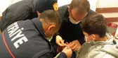 Son dakika haberi! Parmağı metal parçaya sıkışan çocuğu itfaiye kurtardı