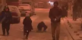 İstanbul'u beyaza bürüyen kar yağışı sokak kısıtlamasını unutturdu
