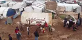 Son dakika! Suriyeli aktivistler, İdlib'de çamur altındaki çadır kentlerde yaşayan çocukların yüzünü güldürdü