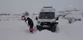 Yolu kardan kapanan mahalledeki hamile kadın için ekipler seferber oldu